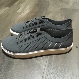 mens size 10 gray color crocs shoes. slightly worn once
